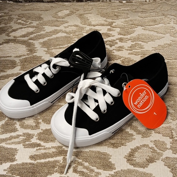 wonder nation Other - NWT Wonder Nation Boys converse with Memory foam Sz 1